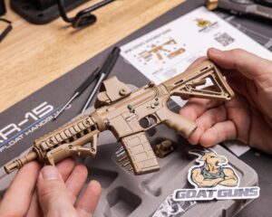 Product image: HandsonminimodelAR15Coyote.jpg