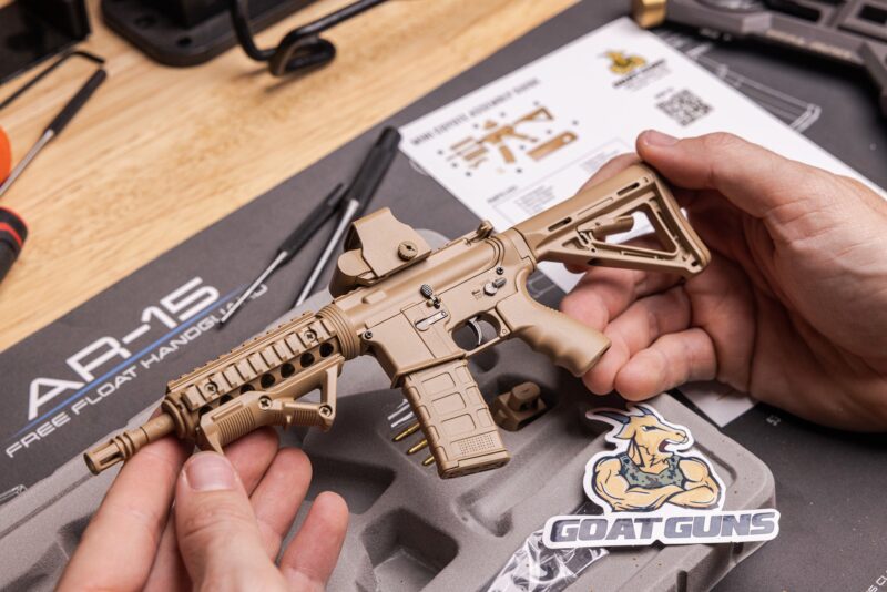 Product image: HandsonminimodelAR15Coyote.jpg