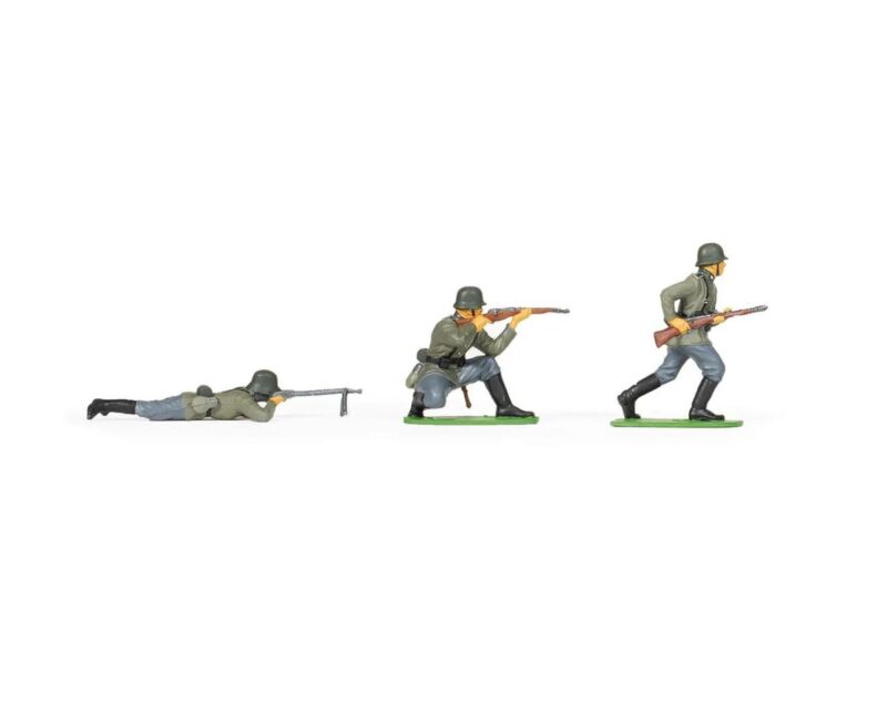 Product image: aira02702v-132-airfix-wwii-german-infantry-squadron-model-models_53575.1781688039.jpg